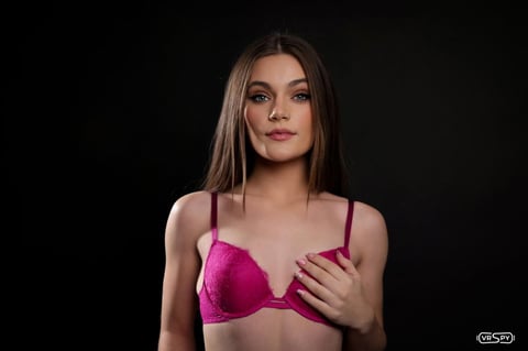 VR Porn Star Photo: Juniper Ren - 5